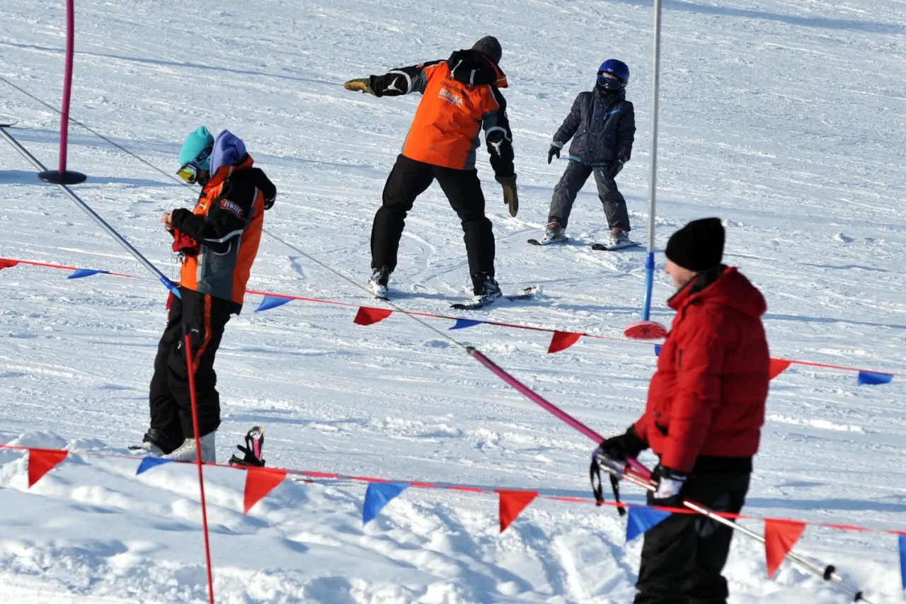 Instruktor snowboardu Alpy vs Polska zarobki