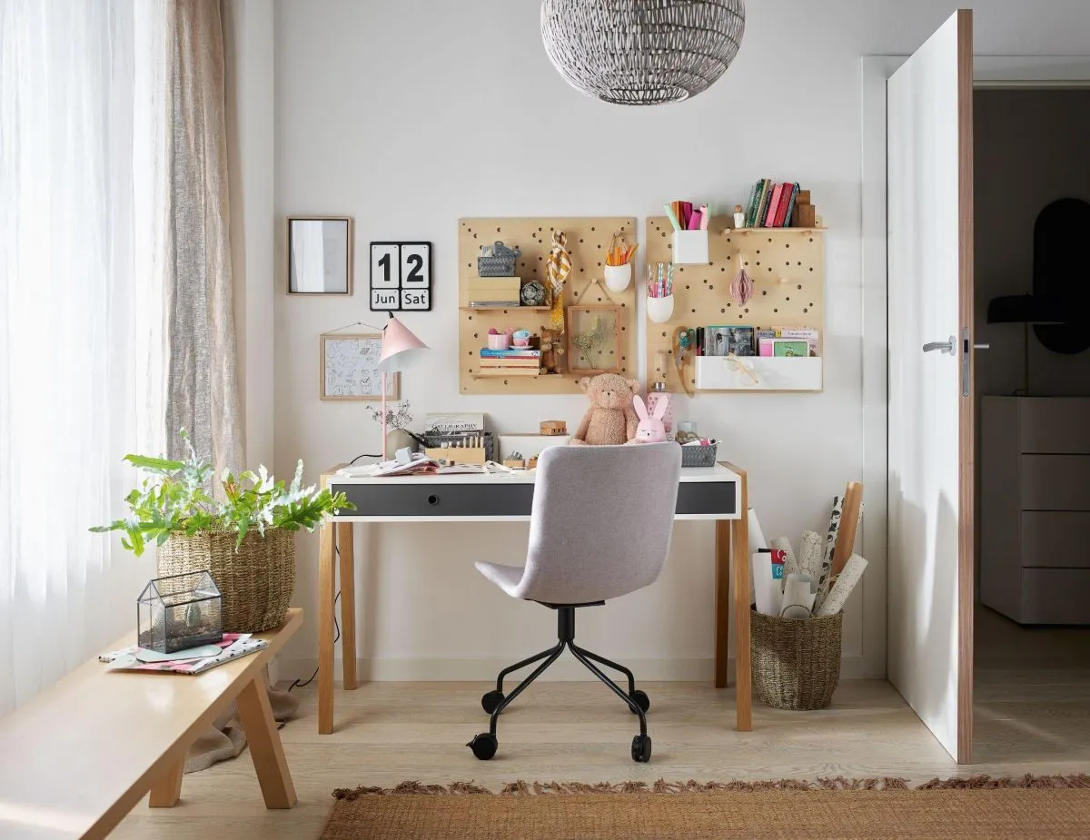 biurko maturzysty z książkami i notatkami, plan nauki