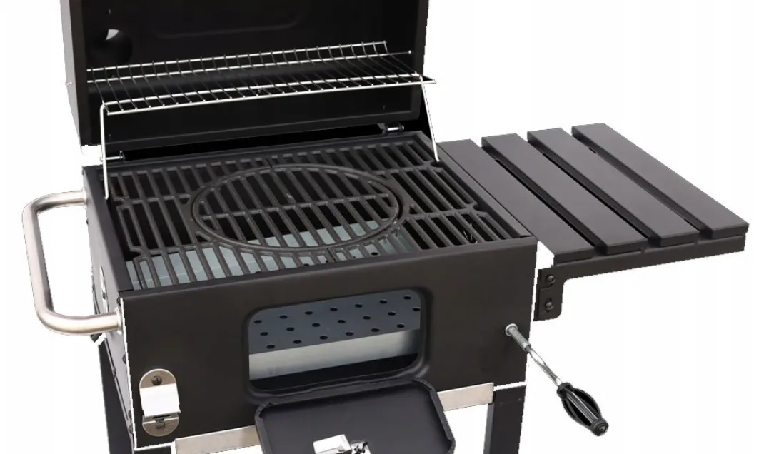 grill węglowy landmann 11529a w ogrodzie