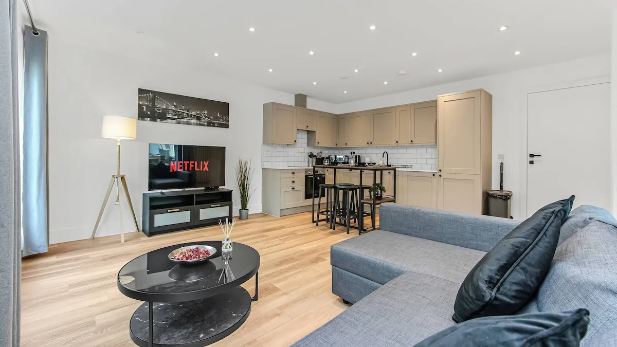 przytulne wnętrze mieszkania Airbnb w Londynie