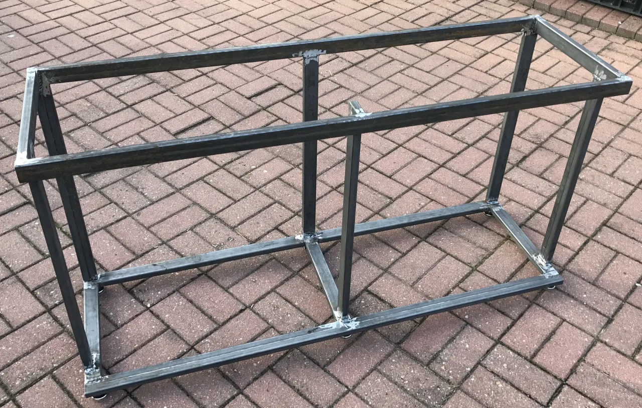 Akwarium na stelażu metalowym i szafce z płyty por&oacute;wnanie