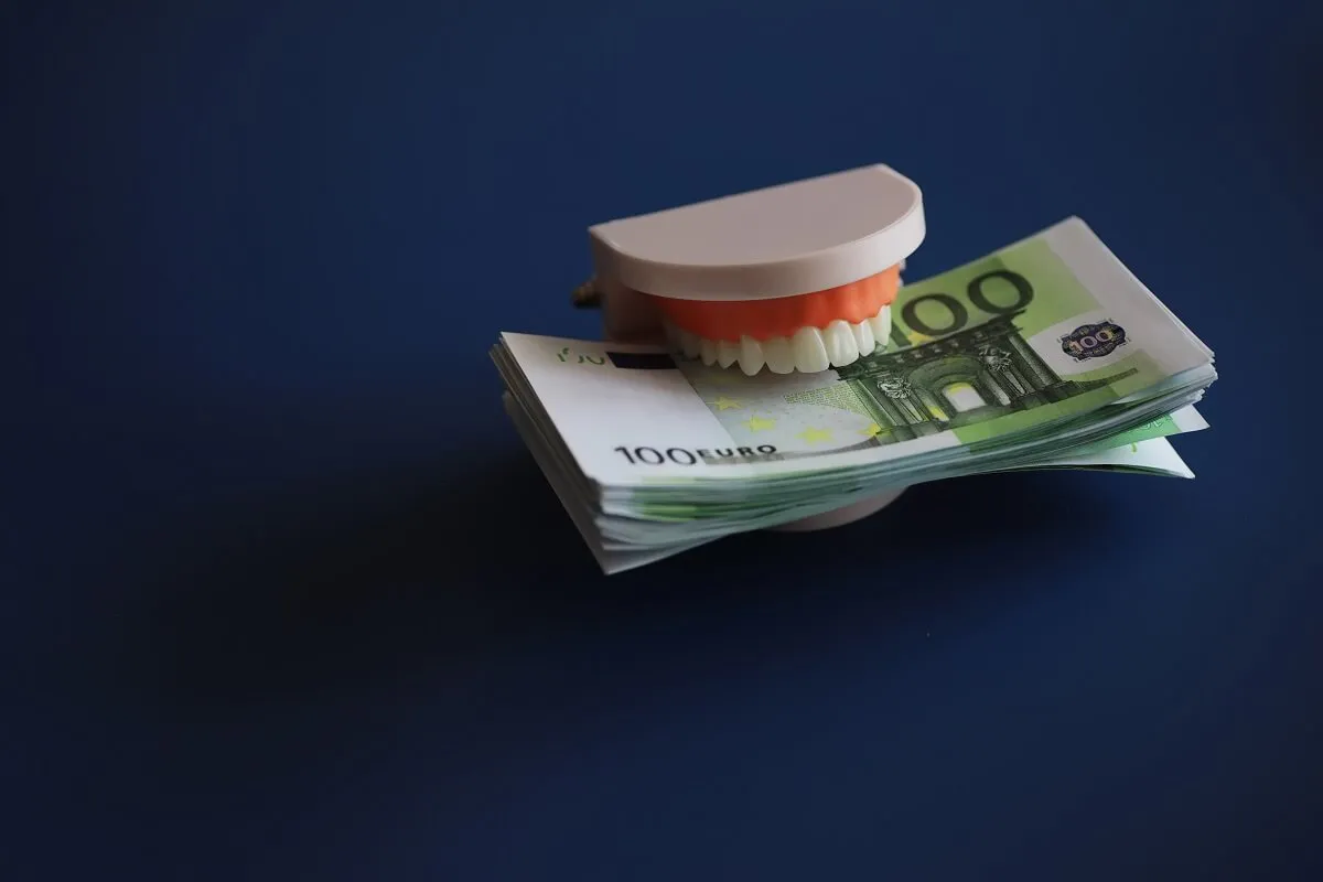 Mapa zarobk&oacute;w dentyst&oacute;w Polska duże i małe miasta