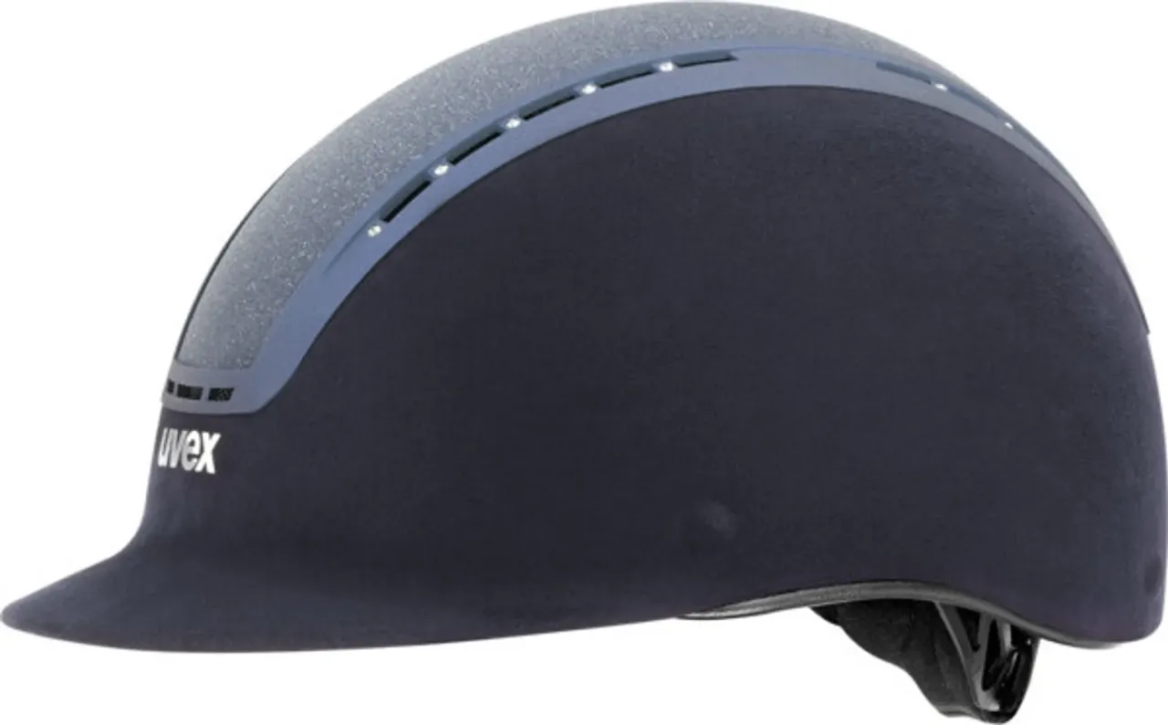 pielęgnacja kasku jeździeckiego z kryształkami