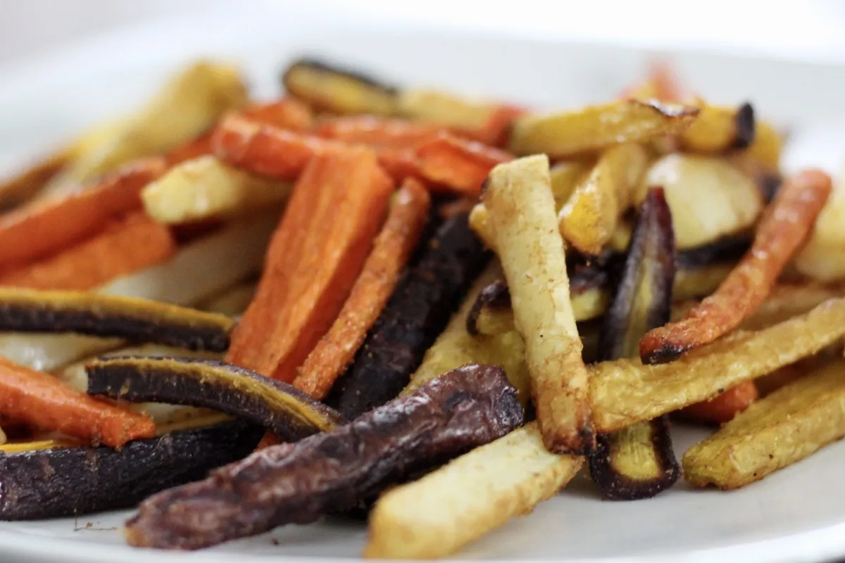 healthy carrot fries plate