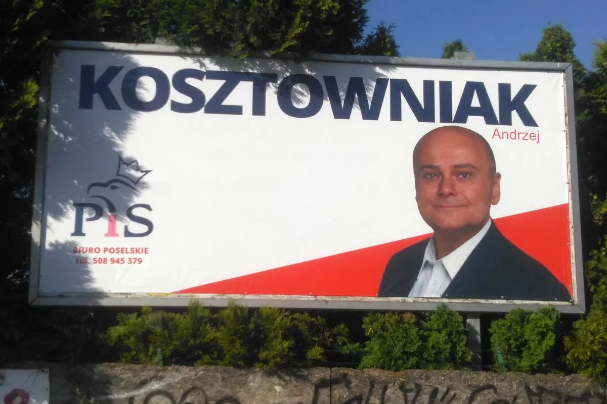 Plakat wyborczy z nazwiskiem