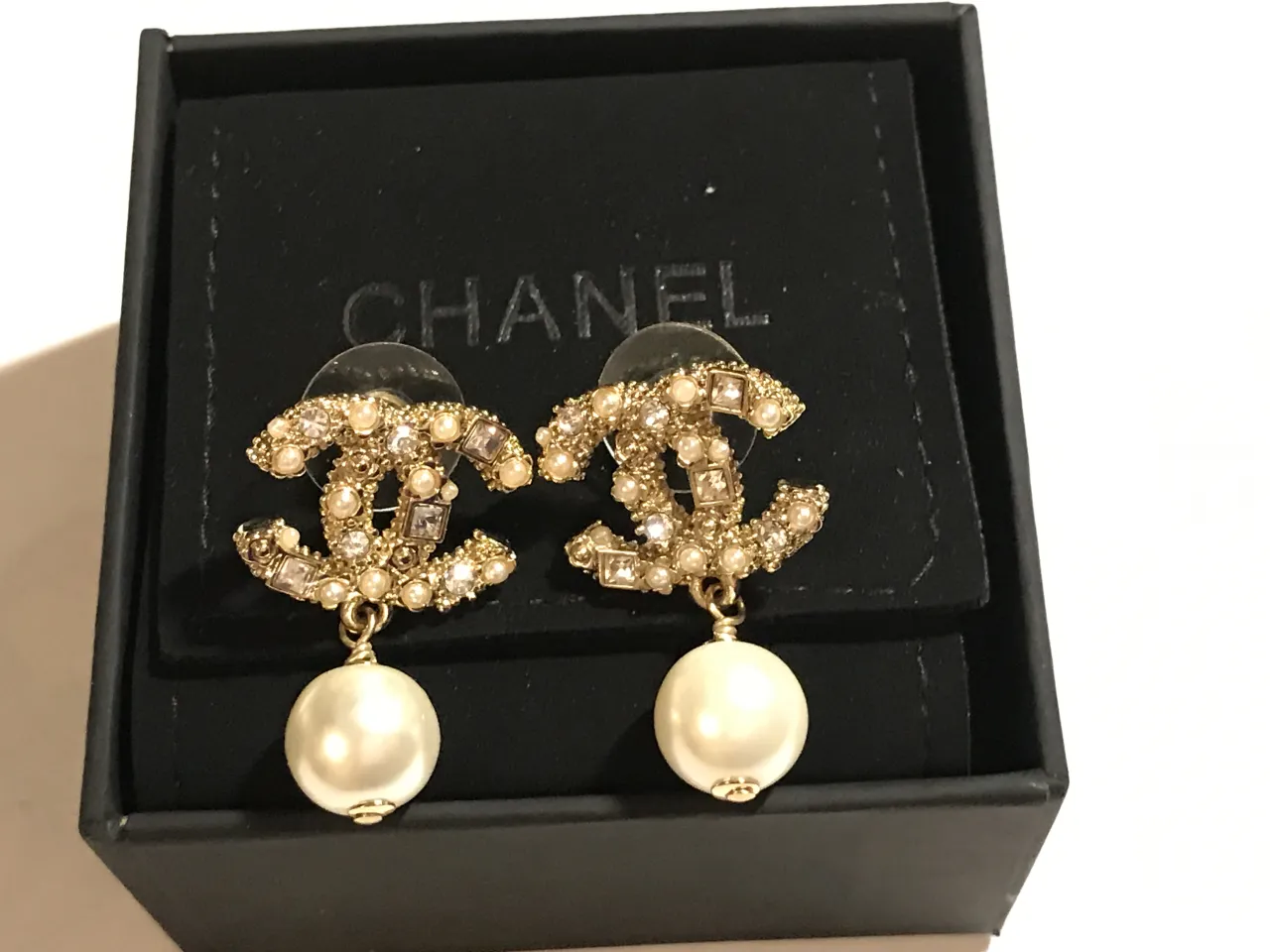 sygnatura kolczyk&oacute;w chanel oryginalnych