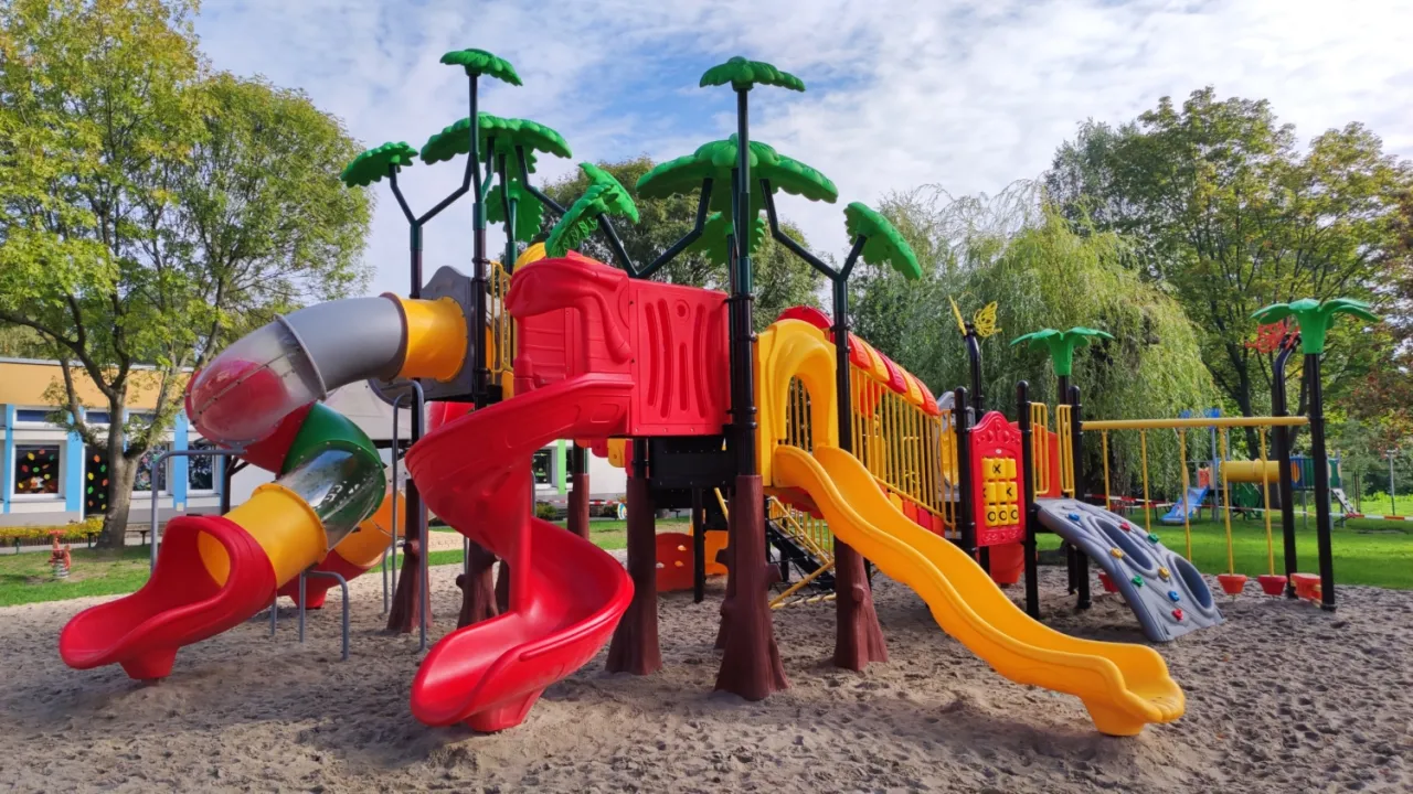 bezpieczny plac zabaw dla dzieci