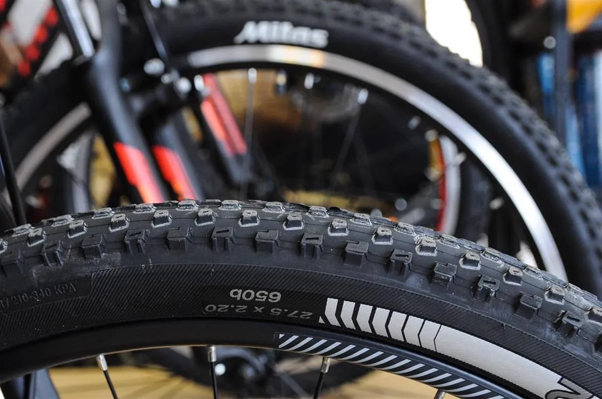 Oznaczenia na bocznej ściance opony rowerowej