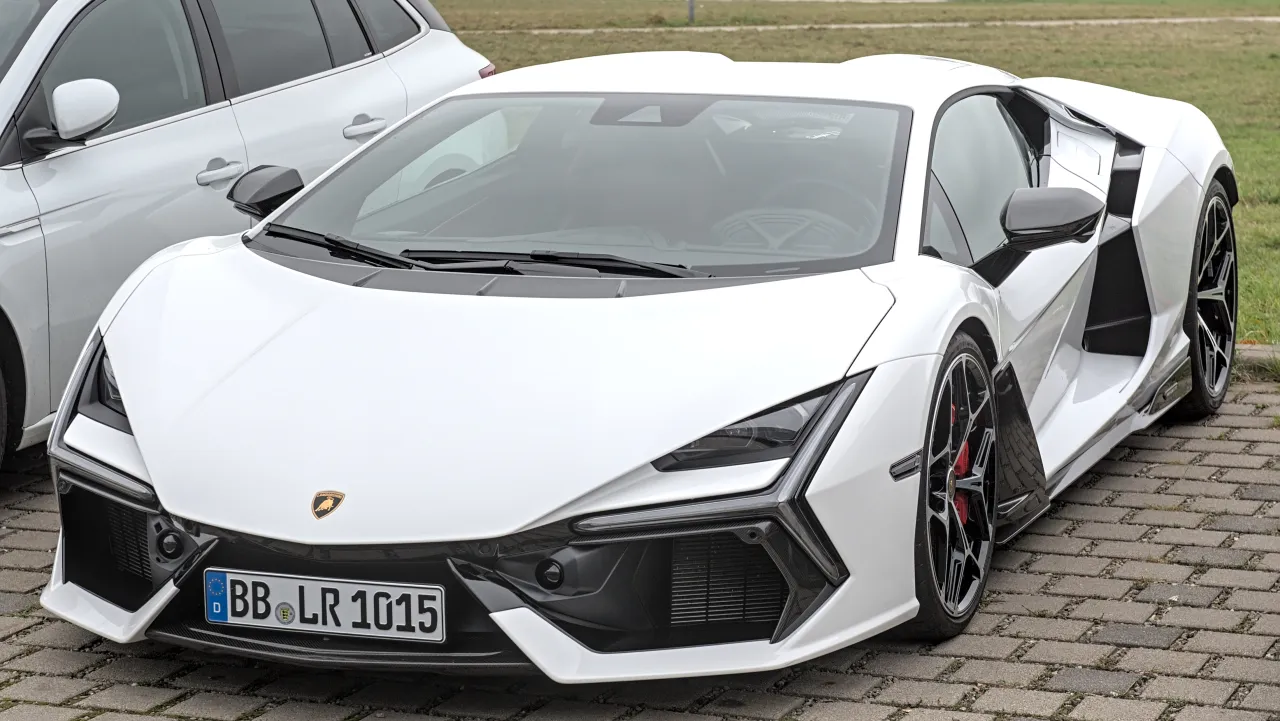 Lamborghini Revuelto