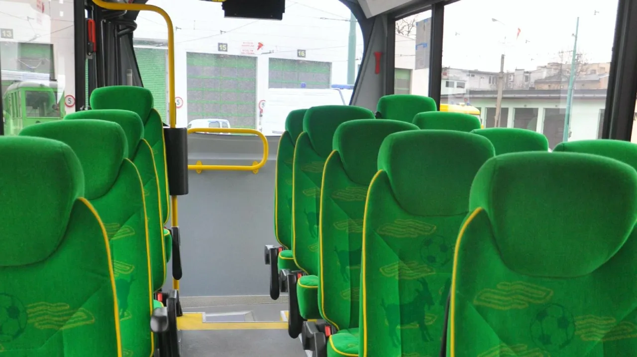 Zdjęcie Ile jest miejsc w autobusie szkolnym? Poznaj różnice w pojemności