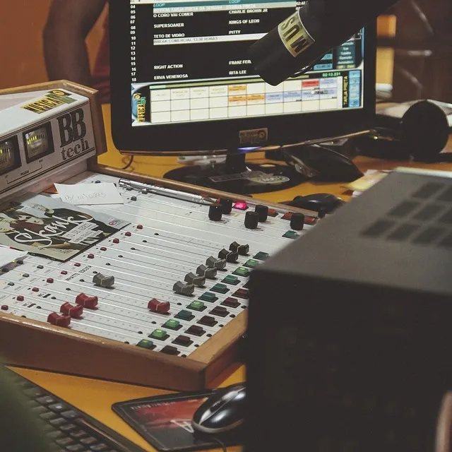 Zdjęcie Miks i mastering: klucz do profesjonalnego brzmienia muzyki