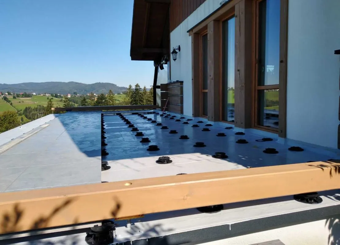 taras wentylowany na wspornikach