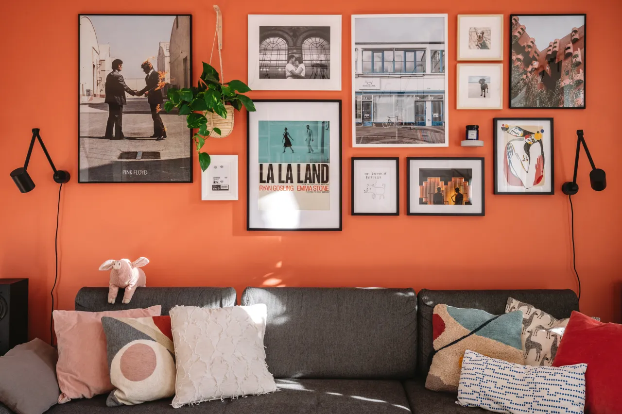 Nowoczesne wnętrze galeria ścienna asymetryczna