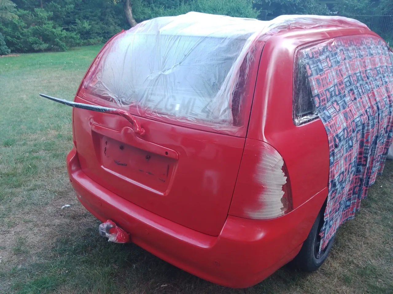 przykłady malowania samochodu wałkiem przed i po