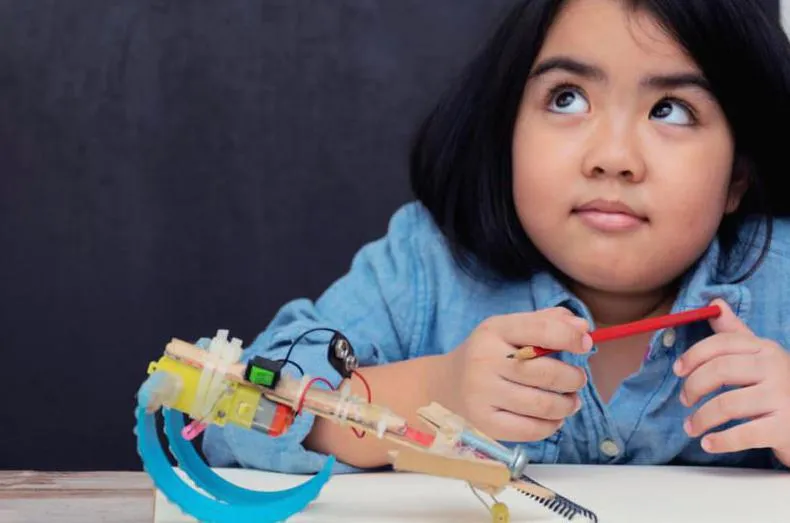 dzieci na turnieju robotyki