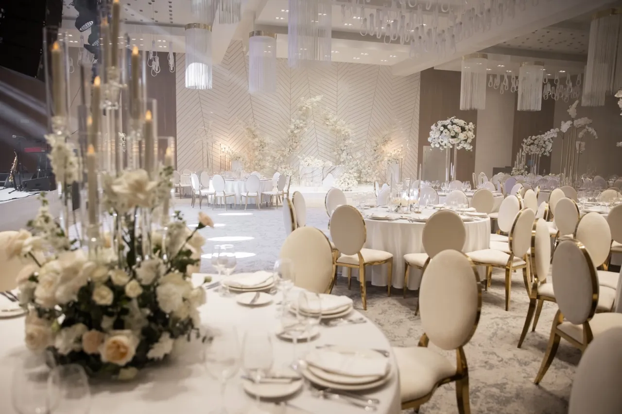 wystawne przyjęcie weselne w pałacu