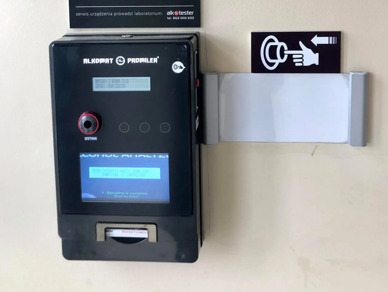 Alkomat na komendzie policji