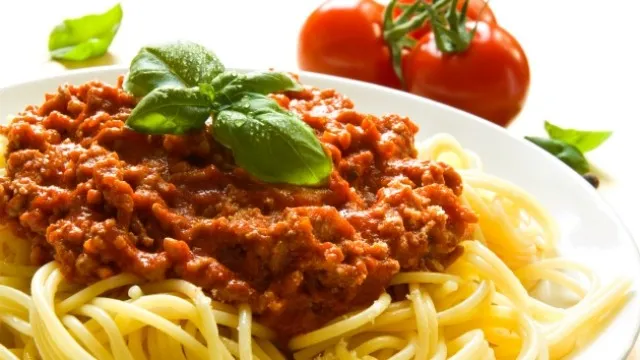 Spaghetti bolognese porcja 400 kcal