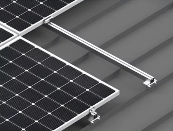 Instalacja paneli fotowoltaicznych na dachu