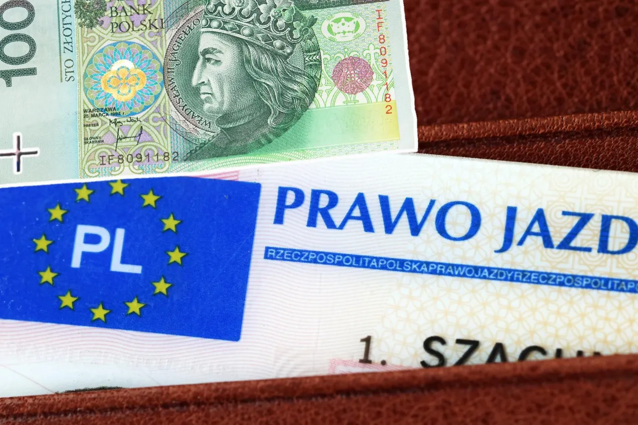 Polskie prawo jazdy i stetoskop