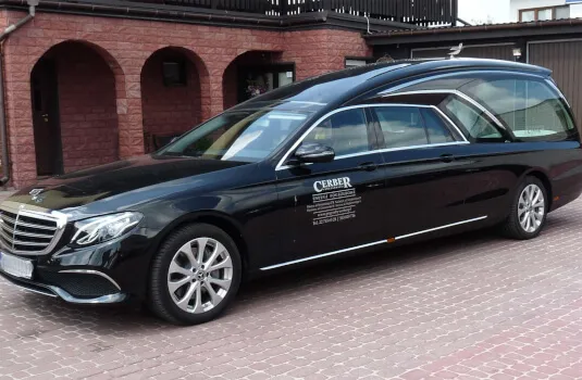 karawan pogrzebowy w Polsce