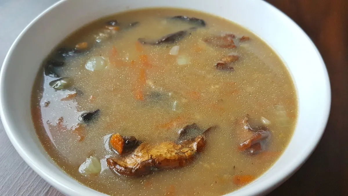 Składniki na zupę grzybową z suszonych grzyb&oacute;w