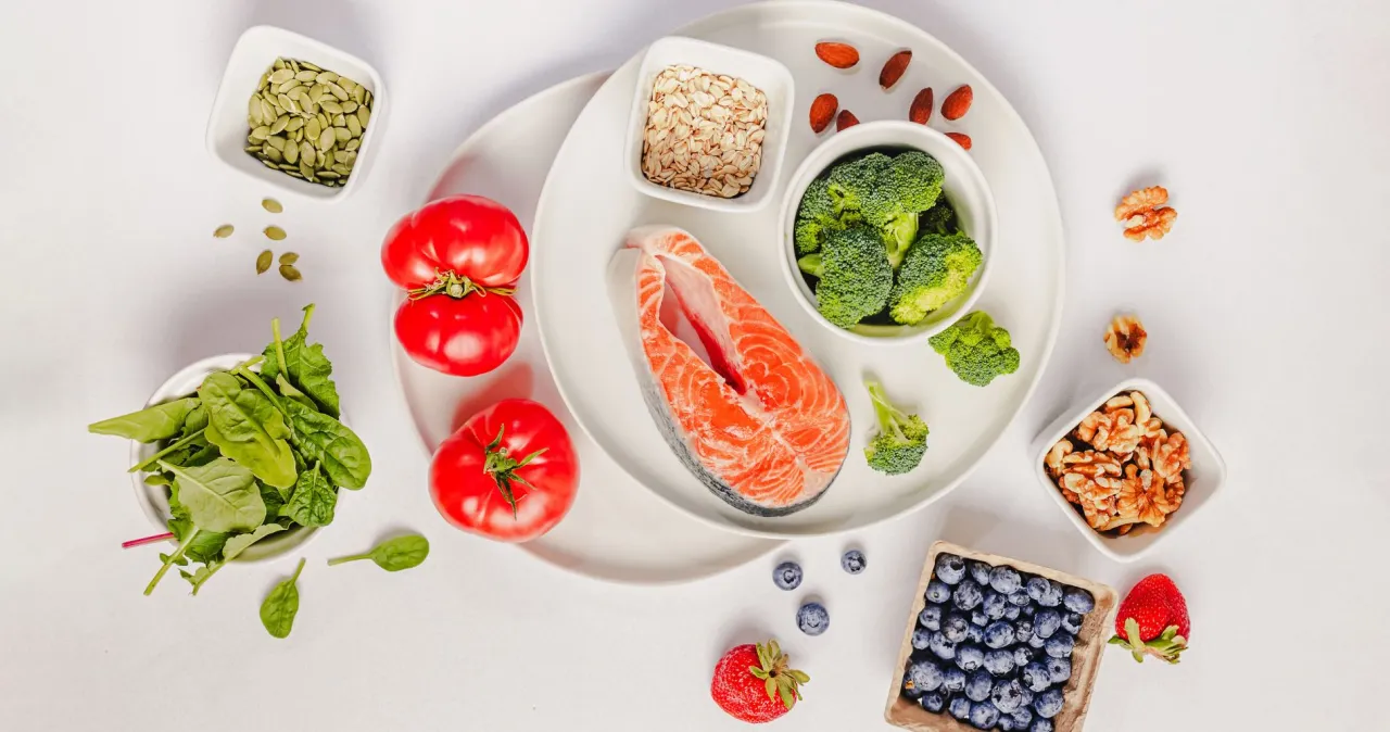 dieta przeciwzapalna na stawy, produkty bogate w omega-3 i antyoksydanty