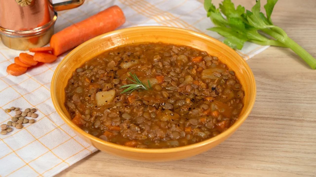 Minestra di lenticchie tradizionale