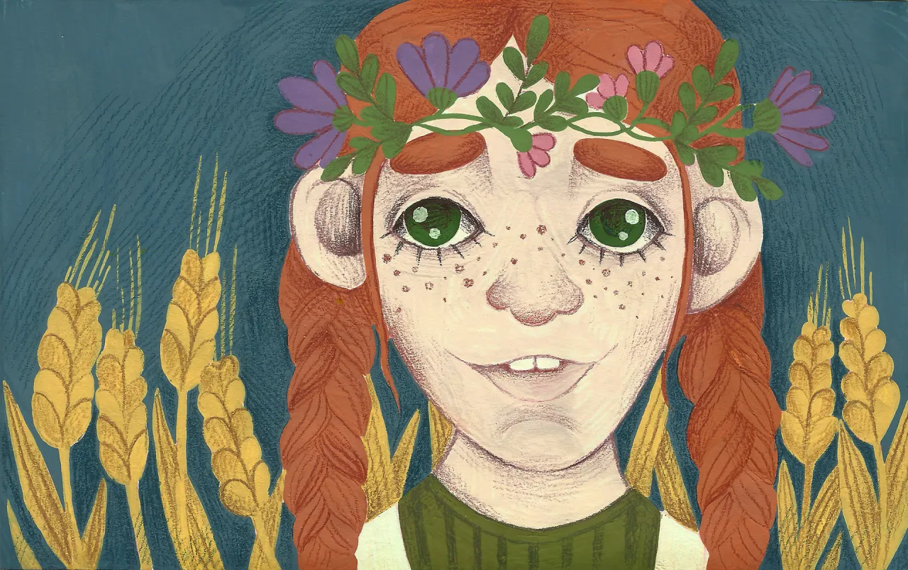 Uśmiechnięta Ani z Zielonego Wzgórza, z wiankiem z kwiatów i kłosami zbóż, ma zielone oczy i piegi.