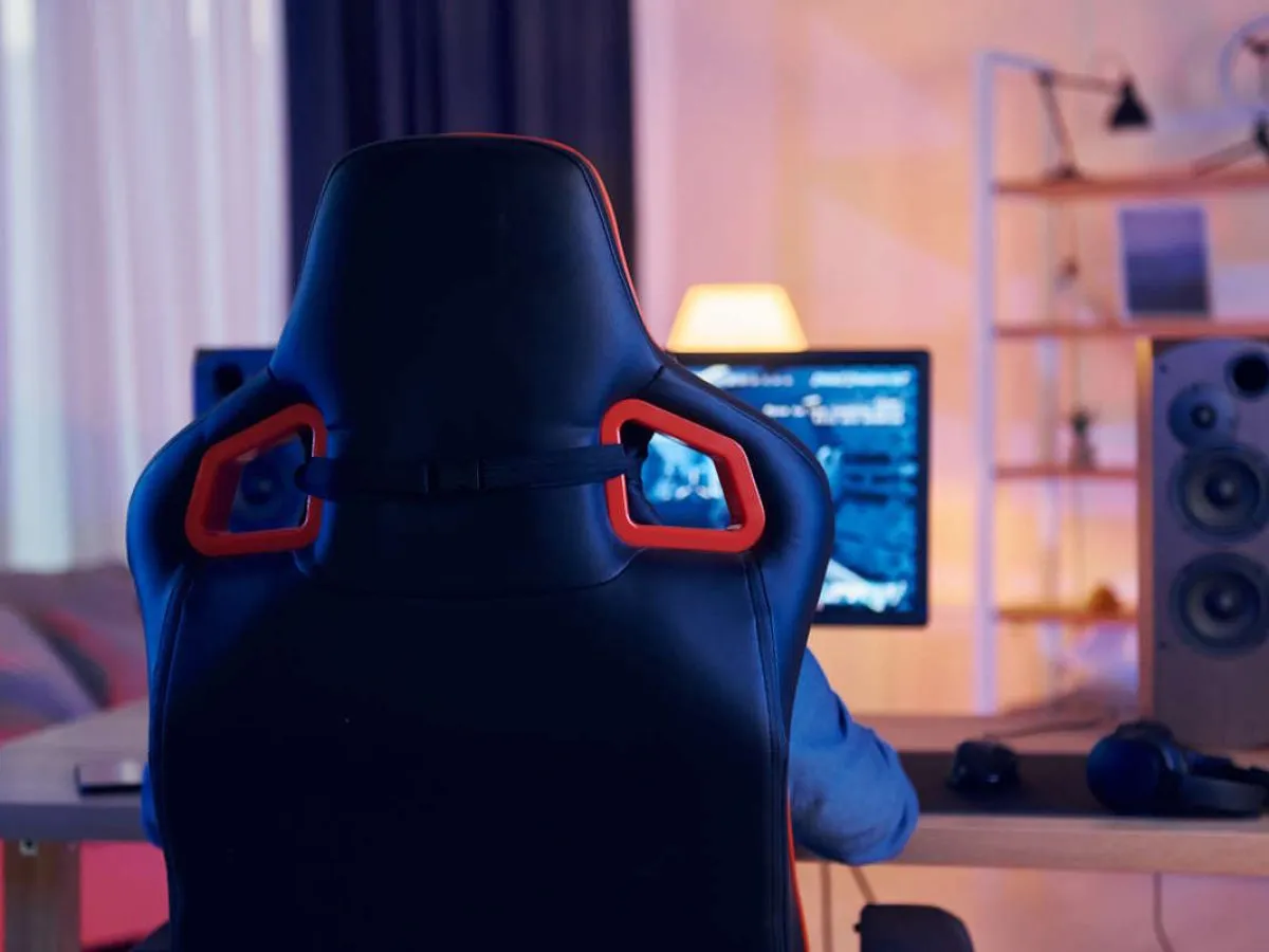 Porównanie fotela biurowego gamingowego i krzesła dla dziecka