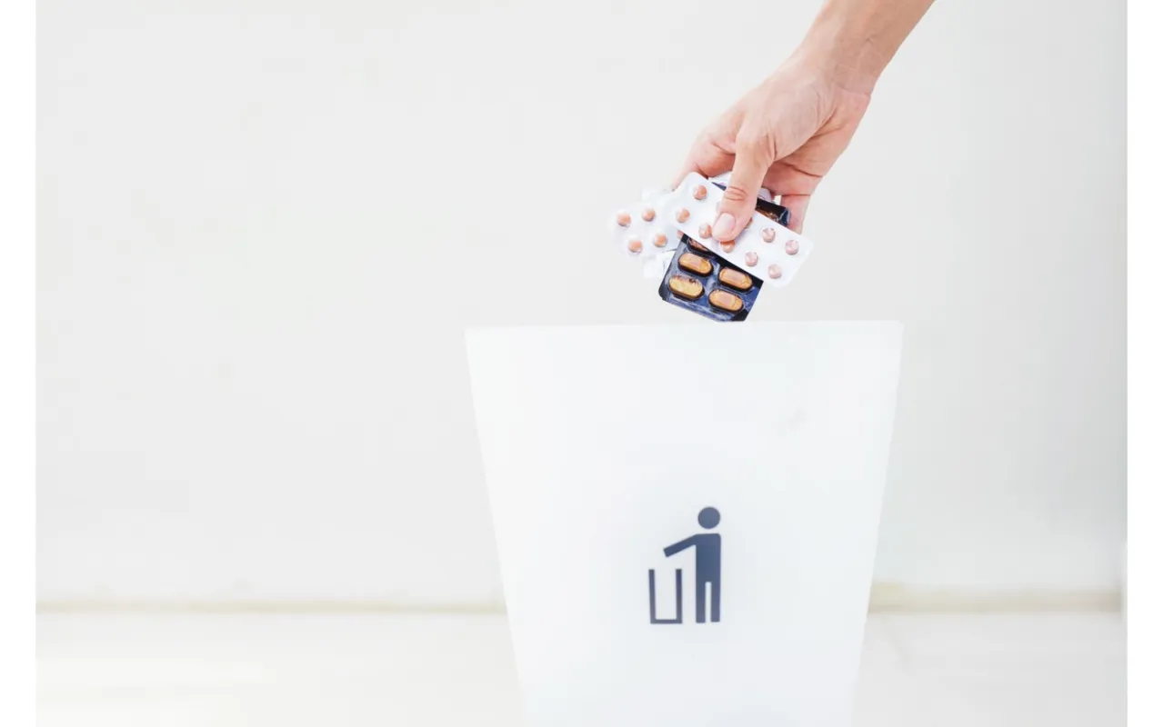 pojemnik utylizacja lek&oacute;w