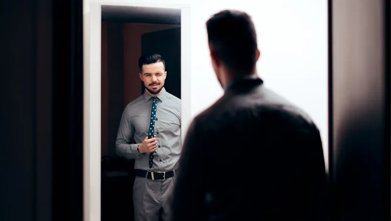 Pewny siebie mężczyzna