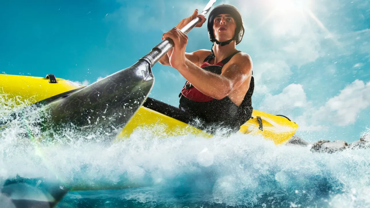 Zdjęcie Kajakarstwo górskie: zasady, sprzęt i bezpieczeństwo dla początkujących