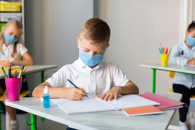 Zdjęcie Nauczanie hybrydowe w szkole – jak działa i jakie przynosi korzyści?
