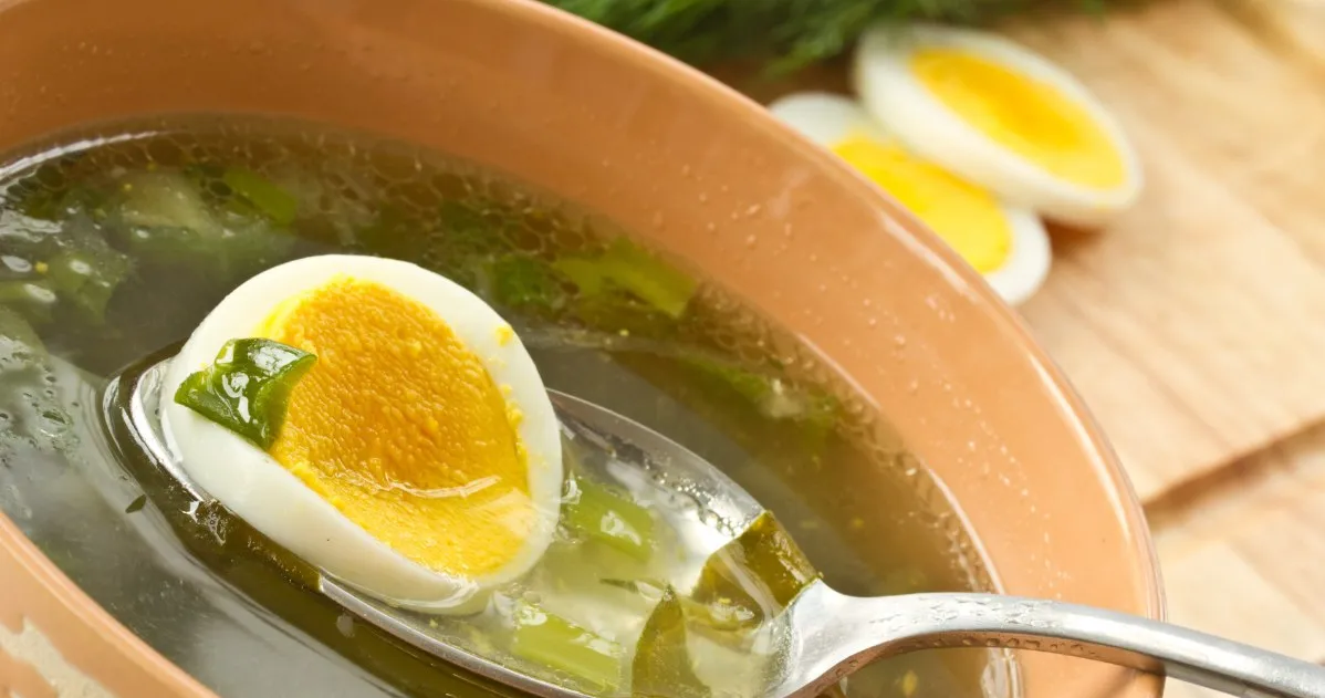 Zdjęcie Ile kalorii ma zupa szczawiowa? Sprawdź wartość odżywczą i wpływ na dietę