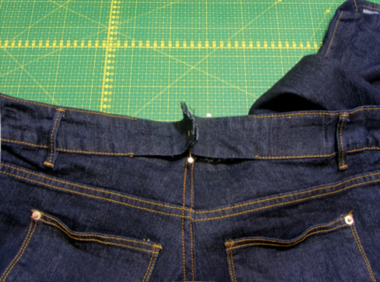 Sposoby na zwężenie spodni w pasie bez szycia