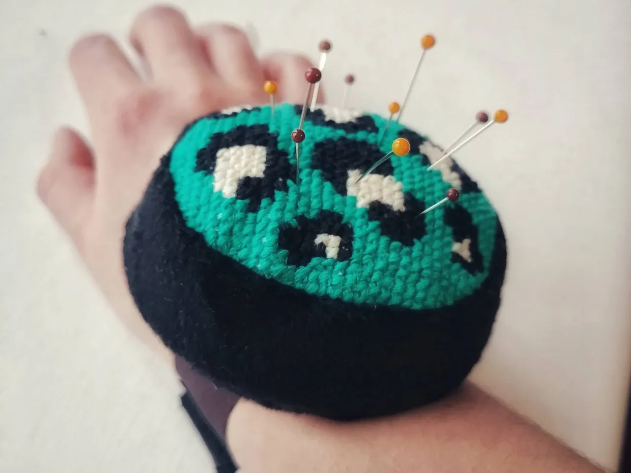 r&oacute;żne materiały do szycia igielnika