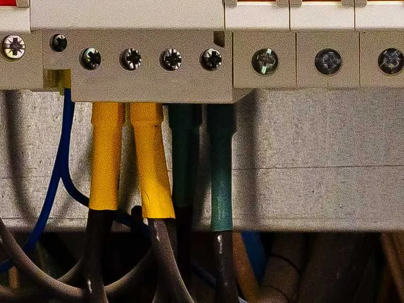 bezpiecznik topikowy vs wyłącznik nadprądowy