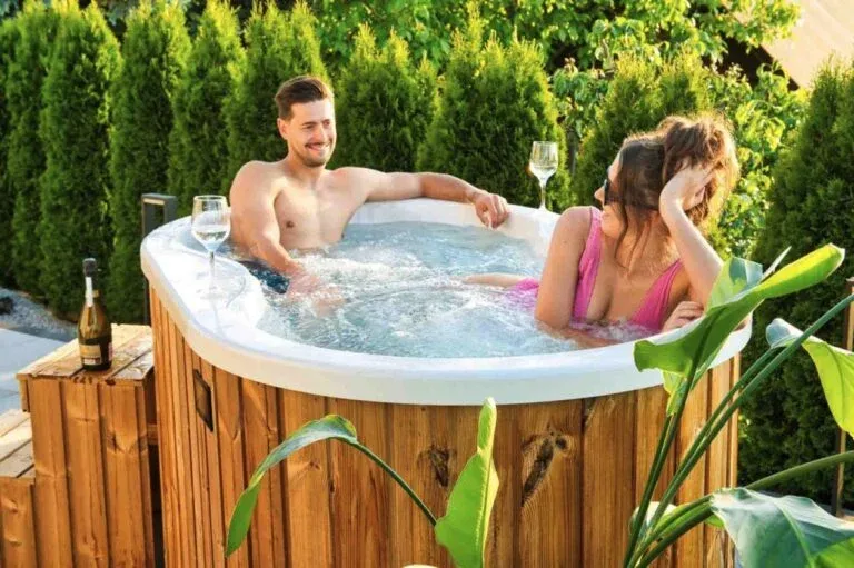 porównanie jacuzzi dmuchane i akrylowe