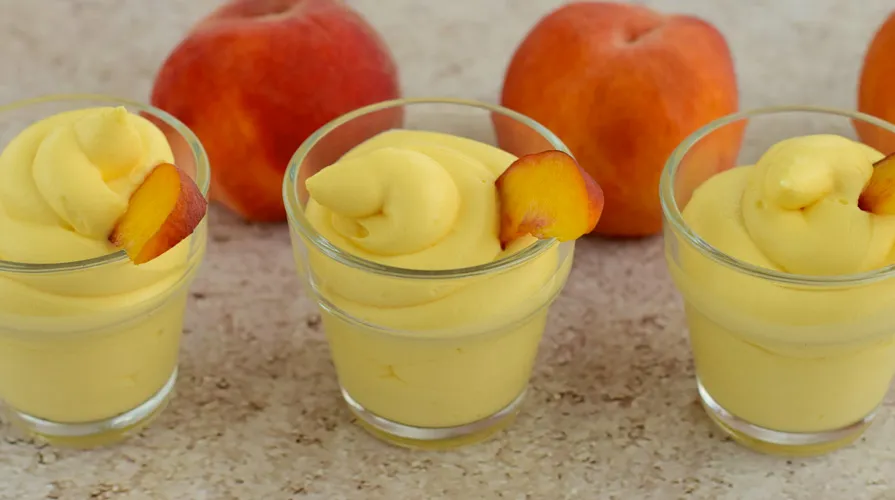 Dessert freddi con pesche