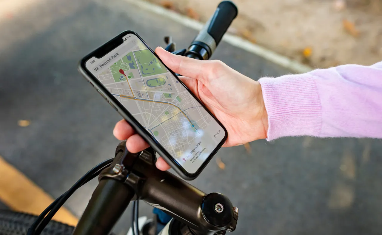 Por&oacute;wnanie aplikacji rowerowych na smartfonie