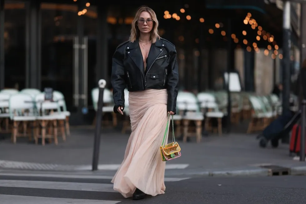 tiulowa sp&oacute;dnica stylizacje casualowe