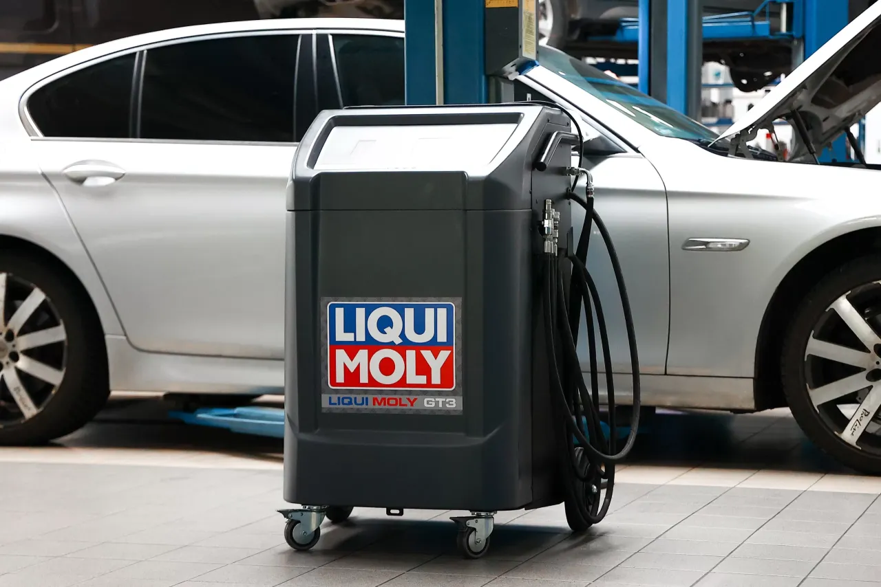 Zdjęcie Ile kosztuje dynamiczna wymiana oleju? Poznaj ceny i ważne czynniki