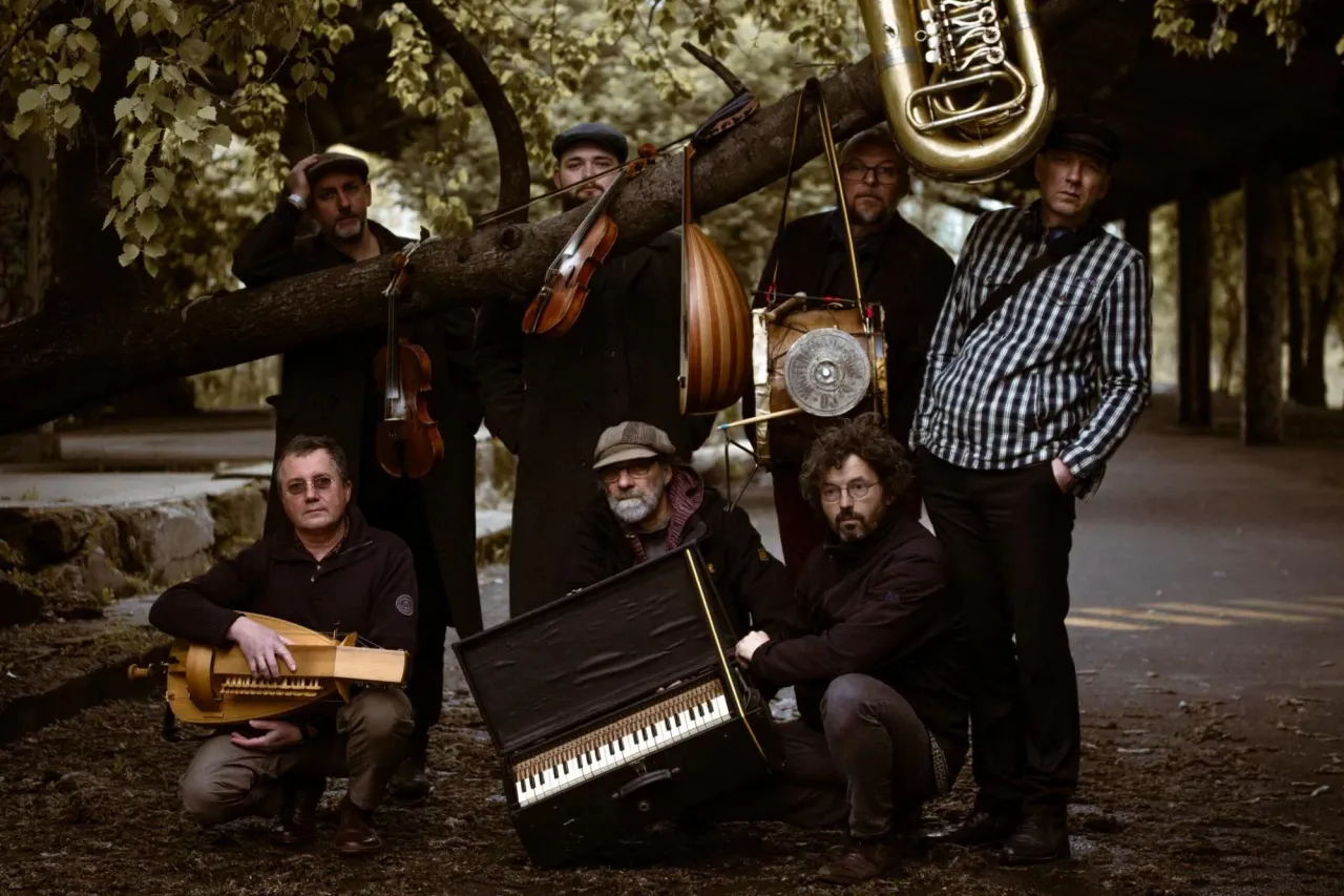 Nuty Co to jest niepodległość ZoZi pianino keyboard gitara