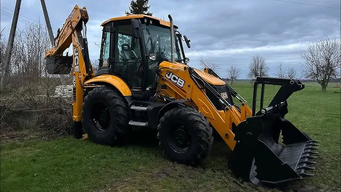 koparko-ładowarka w akcji