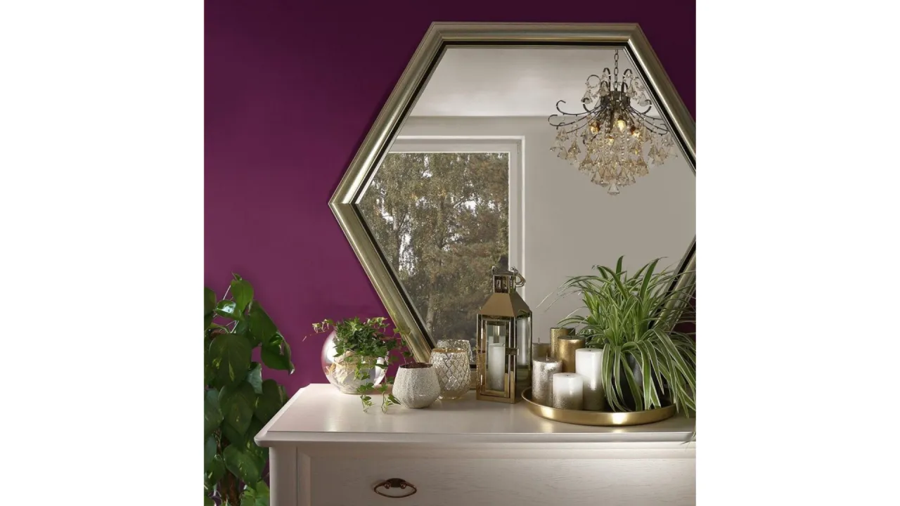 złote lustro we wnętrzu