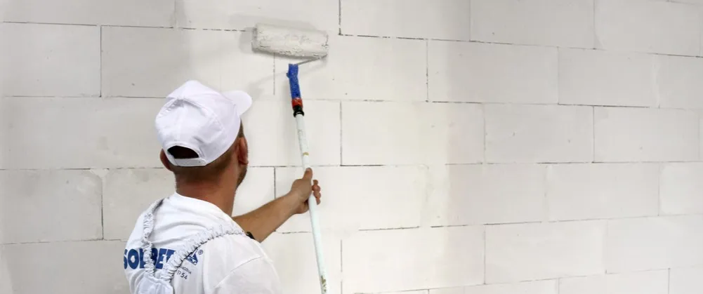 przygotowanie ściany pod tynkowanie