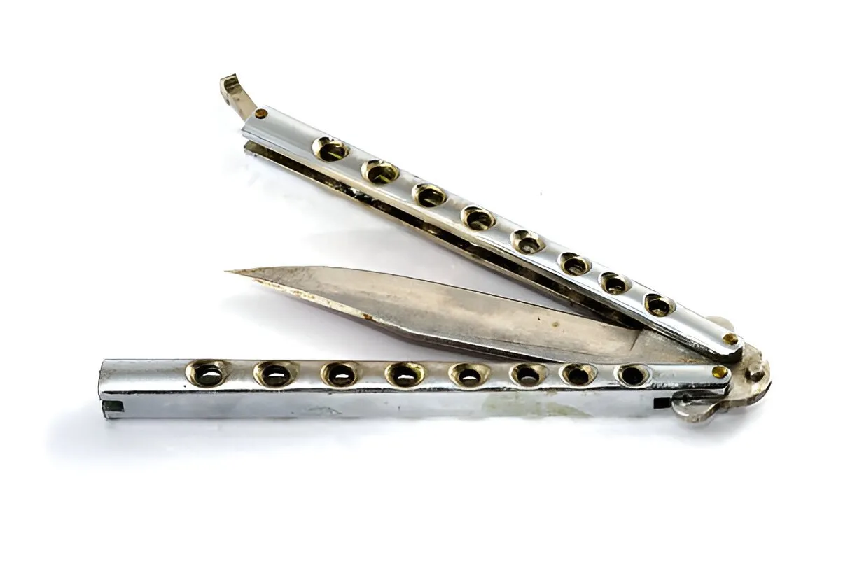 n&oacute;ż motylkowy legalność w Polsce