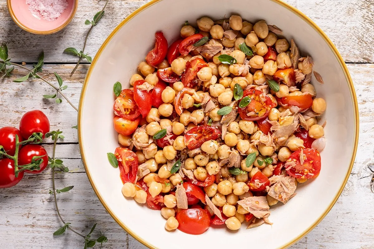 Insalate di ceci fredde varianti