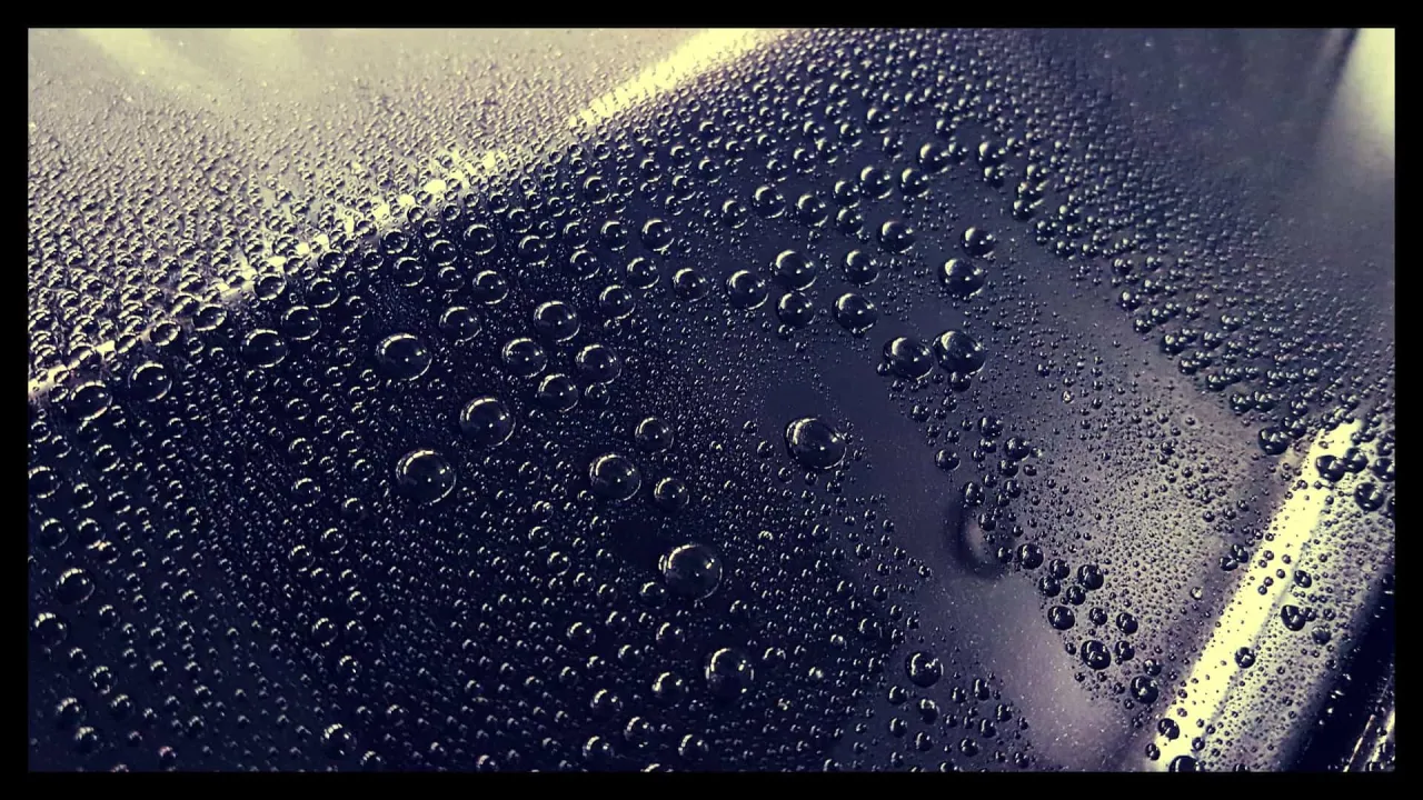 auto z powłoką ceramiczną kropelkowanie